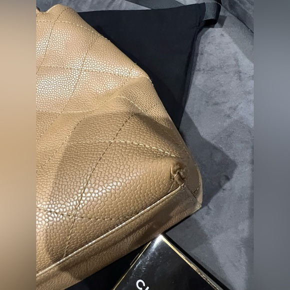 Rare CHANEL Kelly Iridescent Caviar Tote Shopper Bag - Picture 13 of 17